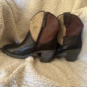 French blu low cowboy boots.